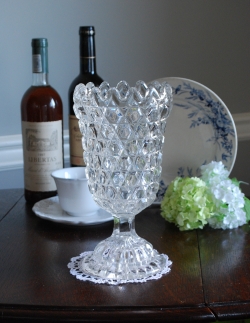 アンティーク雑貨  ゴージャスなカッティングのアンティーク雑貨、ガラスの花瓶