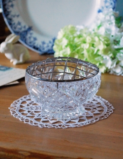 アンティーク雑貨 アンティーク花瓶 お花を楽しむガラスボウル（花器）　アンティークフラワーベース　プレスドグラス