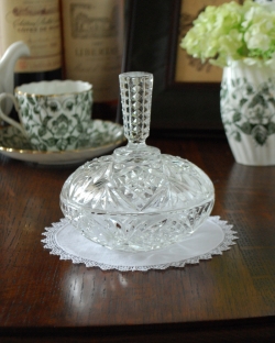 アンティーク雑貨 ジュエリーボックスアンティーク 大きな持ち手がお洒落なアクセント、ガラスケース、アンティークプレスドグラス