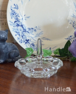 アンティーク雑貨 ケーキスタンド アンティーク お花が咲いた様な柔らかいカッティングのアンティークプレスドグラス（リングスタンド）