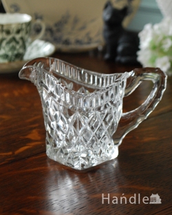 アンティーク雑貨 アンティーク花瓶 アンティークのプレスドグラス、持ち手のカッティングも綺麗なソースジャグ