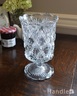 アンティーク雑貨 アンティーク花瓶 脚付きのカッティングが華やかなフラワーベース（アンティークプレスドグラス）