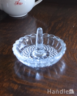 アンティーク雑貨 キャンドルスタンドアンティーク お花の様な華やかな縁どりが素敵なガラスのリングスタンド、アンティークプレスドグラス
