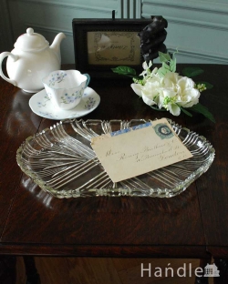 アンティーク雑貨 ケーキスタンド アンティーク カッティングが華やかなガラスプレート（トレー）アンティークプレスドグラス