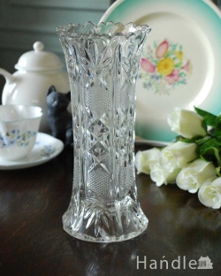 アンティーク雑貨 アンティーク花瓶 縁どりのデザインも華やかなアンティークのガラスのフラワーベース