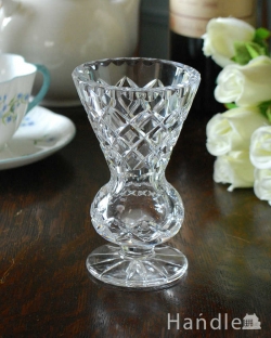 アンティーク雑貨 アンティーク花瓶 隅々まで装飾がある脚付きアンティークフラワーベースプレスドグラス