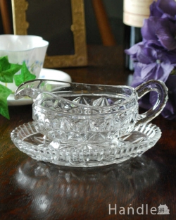 アンティーク雑貨 サラダボウル アンティーク ガラストレー付きのソースボート、美しいアンティークプレスドグラス