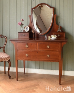 アンティーク家具 アンティークのドレッサー 盾型のミラーが付いた、美しいドレッシングチェスト(マホガニー材)