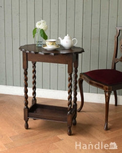 アンティーク家具 アンティークのテーブル 英国輸入のアンティーク家具、天板のデザインが素敵なオケージョナルテーブル