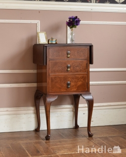 アンティーク家具 アンティークのチェスト 引き出しも付いた英国輸入のアンティーク家具、伸張式のベットサイドチェスト