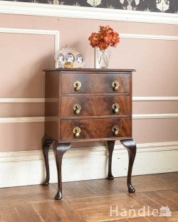 アンティーク家具 アンティークのチェスト 置きやすいサイズのベッドサイドチェスト、脚の長いアンティーク英国輸入家具