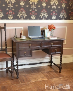 アンティーク家具 アンティークのデスク・書斎机 英国の焦げ茶色のアンティーク家具、ツイスト脚のライティングデスク（机）