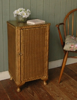 アンティーク家具 アンティークのキャビネット 1940年代 のアンティーク  ロイドルーム カップボード