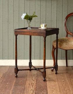 アンティーク家具  1930年代のアンティーク オケージョナル テーブル