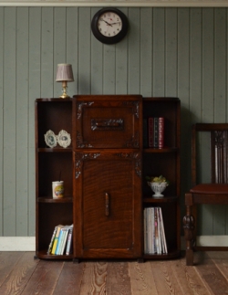 アンティーク家具 ビューロー 英国から届いたアンティーク家具、アンティークビューロー（デスク）