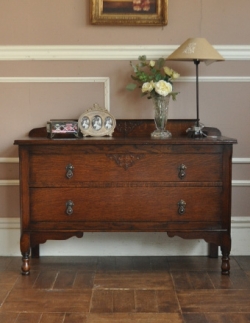 アンティーク家具  英国テイストのアンティーク家具、オシャレな２段チェスト
