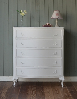 アンティーク家具  フレンチスタイルのアンティーク家具、真っ白な５段チェスト