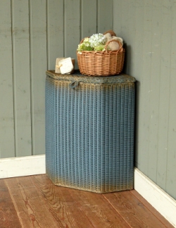 アンティーク家具 ブランケットボックス・収納ボックス イギリスから届いたアンティーク家具、ブルー色のロイドルームボックス