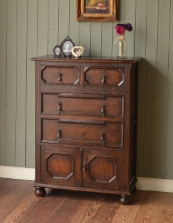 アンティーク家具 アンティークのチェスト 英国ならではのカッコイイアンティーク家具、オシャレなカップボードチェスト