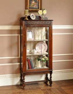 アンティーク家具  イギリスの上品なアンティーク家具、ツイスト脚のガラスキャビネット