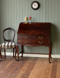 アンティーク家具 ビューロー ステキなアンティーク英国家具、マホガニー材のビューロー（デスク）