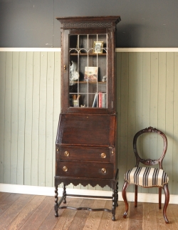 アンティーク家具 ビューロー 英国のアンティーク収納家具、オシャレなビューローブックケース