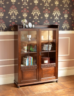 アンティーク家具  英国アンティークのキャビネット、装飾の美しいブックケース（本棚）