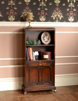 アンティーク家具  アンティークの収納家具、本棚におススメのブックシェルフ