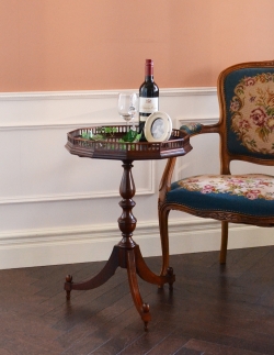 アンティーク家具 オケージョナルテーブル マホガニー材のアンティーク英国家具、小さなワインテーブル