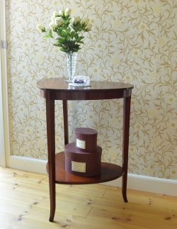 アンティーク家具 オケージョナルテーブル ハート型のマホガニー材を使ったアンティークの英国家具、オケージョナルテーブル