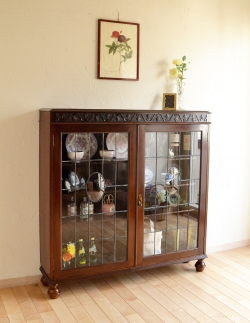 アンティーク家具 アンティークのキャビネット アンティークのキャビネット 、扉がステンドグラスになったオーク材の本棚