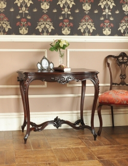 アンティーク家具 オケージョナルテーブル アンティークの英国家具、彫がたっぷりのオケージョナルテーブル 