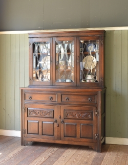 アンティーク家具 アンティークのキャビネット 食器棚になるアンティークの英国家具、アンティークのカップボード