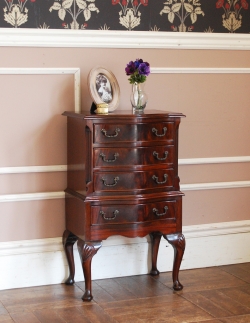 アンティーク家具  木目が美しいアンティーク家具、英国のおしゃれなチェスト