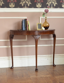 アンティーク家具 アンティークコンソールテーブル 英国のアンティーク家具、ガラス天板の半月型コンソールテーブル