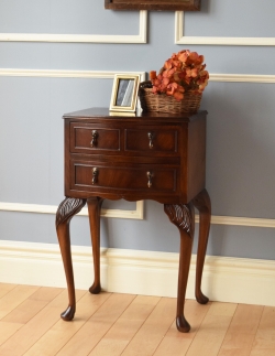 アンティーク家具 アンティークのチェスト 英国のアンティーク家具、ウォルナット材の小さなチェストオブドロワーズ