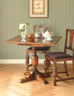 アンティーク家具 アンティークダイニングテーブル イギリスのアンティーク家具、重厚な脚のダイニングテーブル