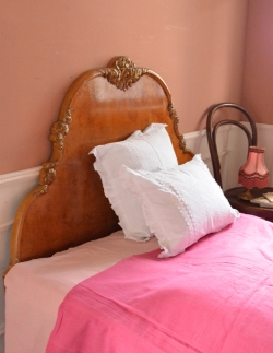 アンティーク家具 その他 アンティーク家具 英国のオシャレなアンティーク家具、ウォルナット材のヘッドボード（ベッドフレーム）