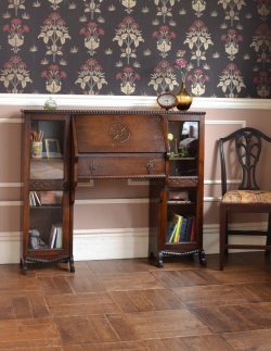 アンティーク家具 ビューロー アンティークの英国家具、本棚とビューローが付いたサイドバイサイド