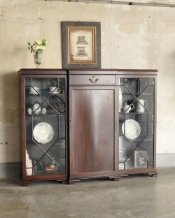 アンティーク家具 アンティークのキャビネット 英国のアンティーク家具、引き出しも付いたマホガニー材のブックケース（本棚）