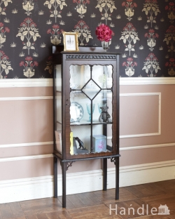 アンティーク家具 アンティークのキャビネット ガラス扉のディスプレイキャビネット、イギリス入荷のアンティーク家具