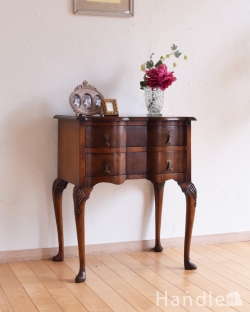 アンティーク家具 アンティークのチェスト アンティークのおしゃれなチェスト、長い脚と曲線が美しい英国のリビングチェスト