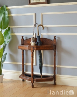 アンティーク家具 傘立て・ステッキスタンド 英国らしいデザインのアンティーク家具、木製ステッキスタンド（傘立て） 