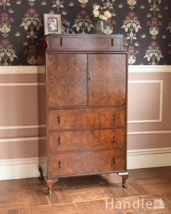 アンティーク家具 アンティークのチェスト 表情豊かな木目がとっても美しい、英国輸入のアンティークカップボードチェスト（食器棚） 