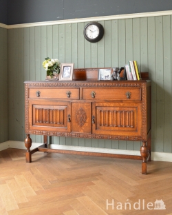 アンティーク家具 アンティークのキャビネット 英国からきた収納家具、優雅なアンティークサイドボード