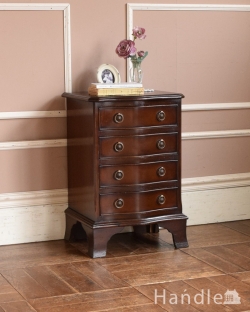 アンティーク家具 アンティークのチェスト コンパクトサイズのアンティーク家具、英国デザインの４段チェスト