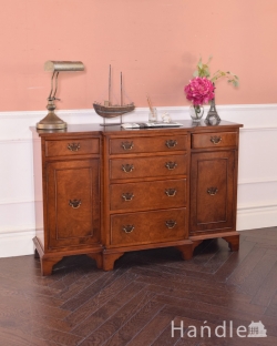 アンティーク家具 アンティークのキャビネット 英国の美しいアンティーク家具、ウォルナット材のサイドボード