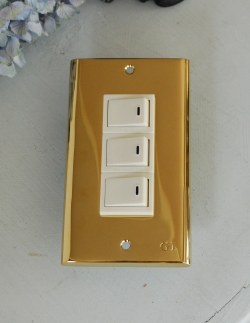 住宅用パーツ スイッチ・スイッチカバー 真鍮のスイッチカバー、電気スイッチプレート（３スイッチタイプ）