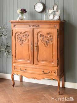 アンティーク家具 アンティークのキャビネット エレガントな雰囲気漂うアンティーク家具、フランスから届いた猫足のキャビネット