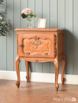 アンティーク家具 アンティークのキャビネット フランスアンティークのサイドキャビネット、猫足が美しいおしゃれなサイドテーブル